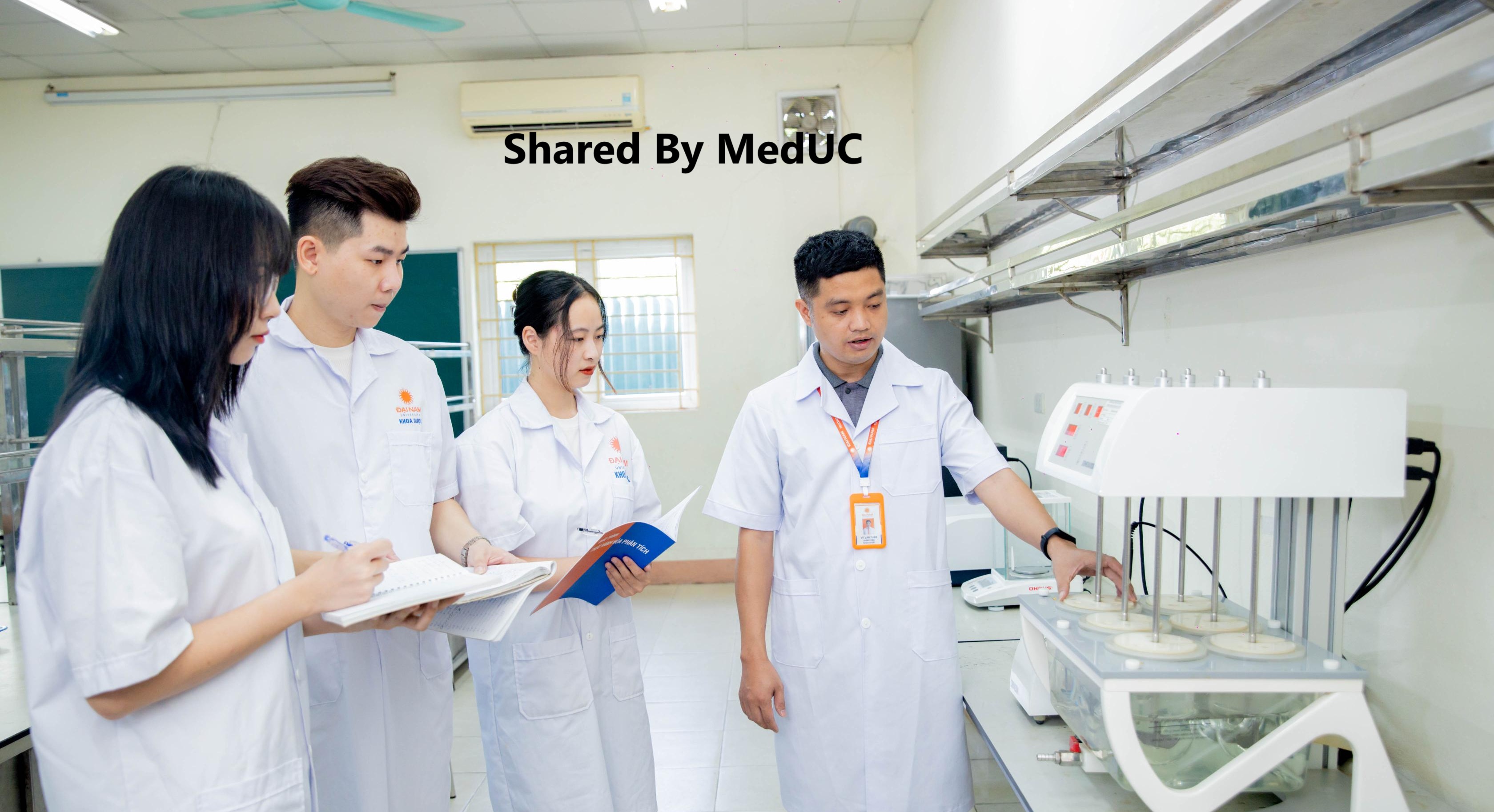 hoc-y-da-khoa-co-nen-thu-suc-voi-vai-tro-lanh-dao-lop