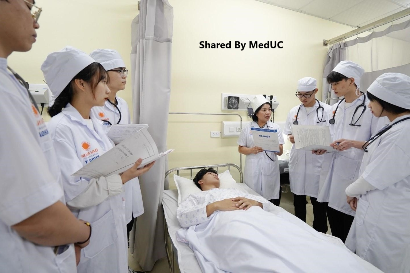 6-nam-hoc-y-hanh-trinh-chua-bao-gio-de-dang