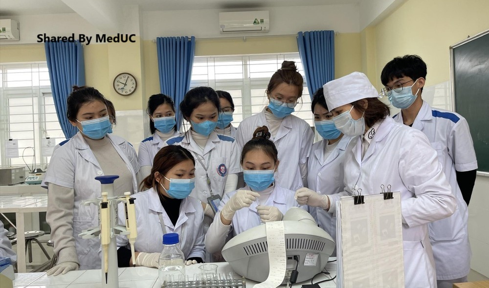 nen-hoc-truong-tu-hay-truong-cong