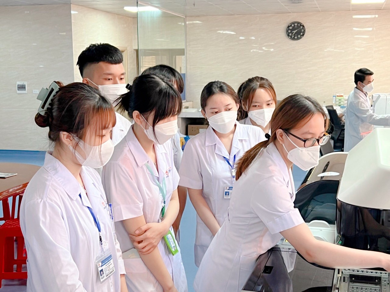 sinh vi&ecirc;n y n&ecirc;n ch&uacute; &yacute; quan s&aacute;t